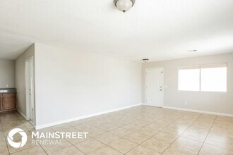 2558 E Broadway Rd in Phoenix, AZ - Building Photo - Building Photo
