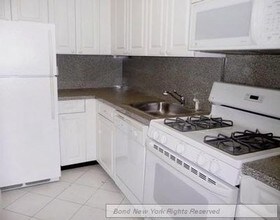 340 E 74th St-Unit -3E in New York, NY - Foto de edificio - Building Photo