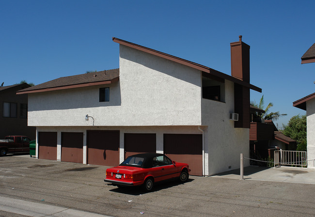 23232 Saguaro St in Lake Forest, CA - Foto de edificio - Building Photo