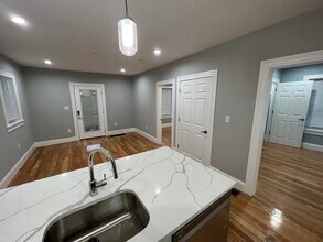 15 Harold St, Unit 1 in Somerville, MA - Building Photo - Building Photo