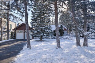 1336 Queen Victoria Ave in Mississauga, ON - Building Photo