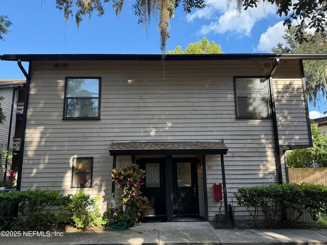 property at 1604 Arcadia Dr