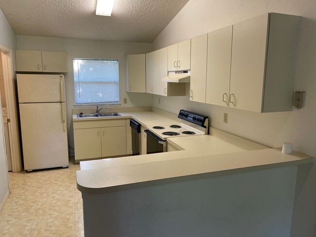 property at 2190 Arbour Walk Cir