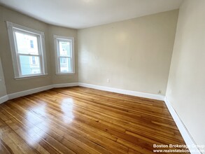 26 Taft St, Unit #2 in Boston, MA - Building Photo - Building Photo