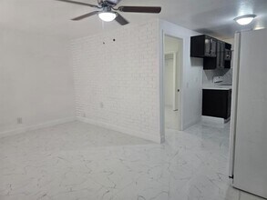 1813 Hacienda Way in Holiday, FL - Building Photo - Building Photo