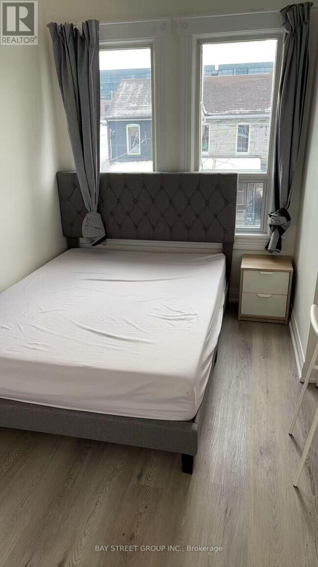 11.5 Lippincott St in Toronto, ON - Building Photo - Building Photo