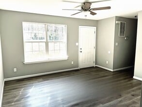 213 Louise Ln in Toano, VA - Building Photo - Building Photo