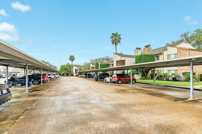 property at 7128 N Holiday Dr