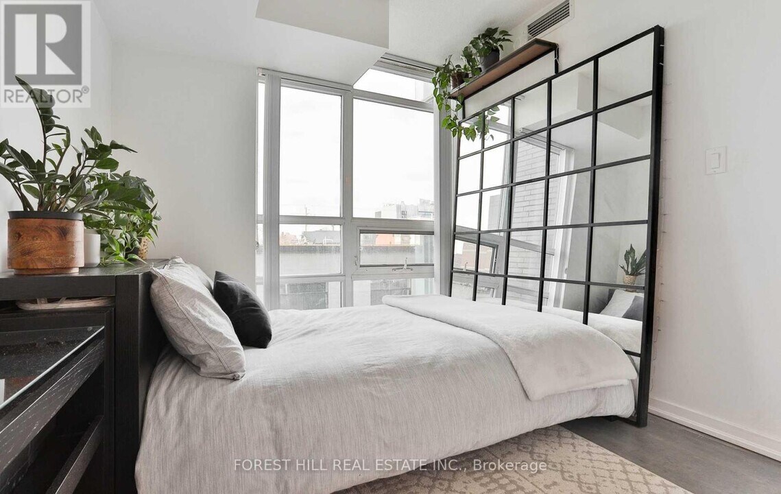 68 Abell St in Toronto, ON - Building Photo