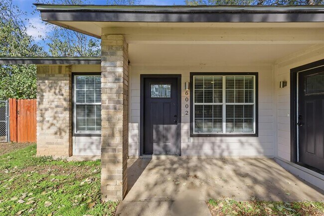 6002 Tracy Lynn Ln in Austin, TX - Foto de edificio - Building Photo