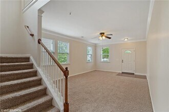 379 Roseglen Dr NW in Marietta, GA - Foto de edificio - Building Photo