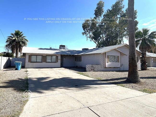 property at 4136 W Claremont St