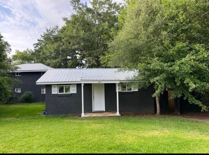 103 Wesley Dr in Enterprise, AL - Building Photo