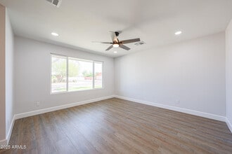 11202 N 43rd Dr in Glendale, AZ - Building Photo - Building Photo