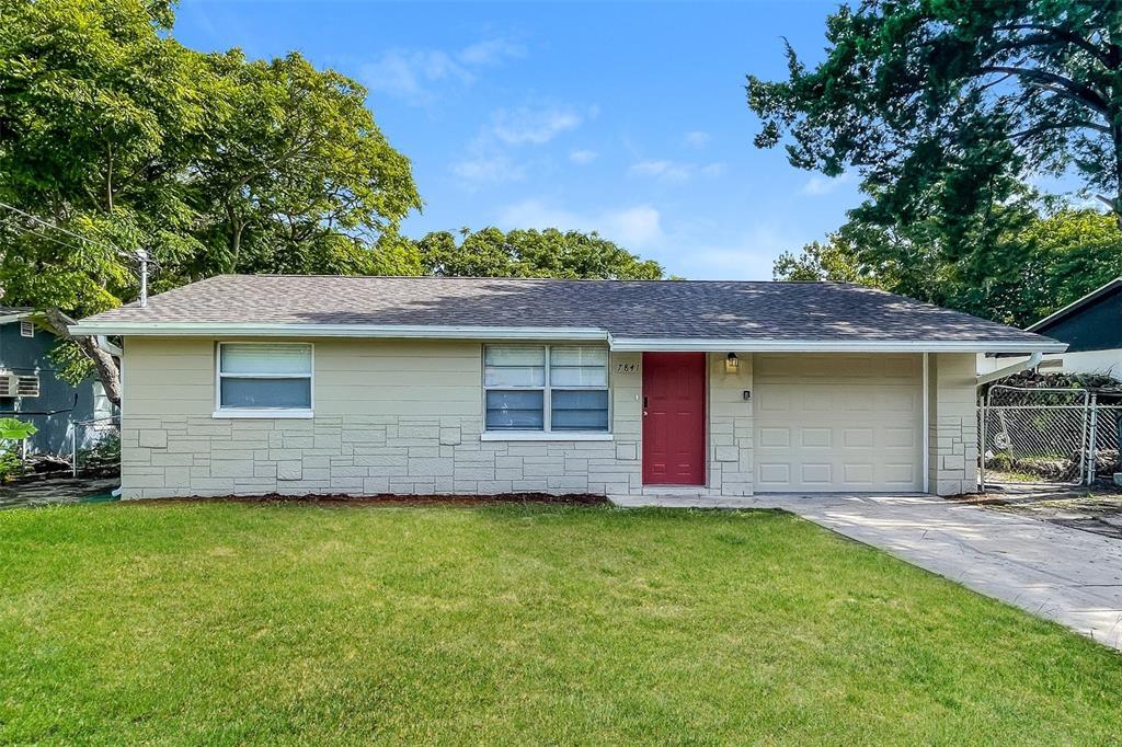 7841 Akron Ave in Hudson, FL - Building Photo