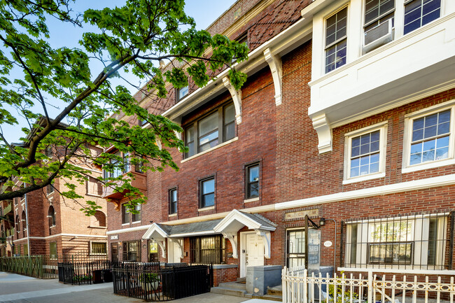 235 Brooklyn Ave in Brooklyn, NY - Foto de edificio - Building Photo