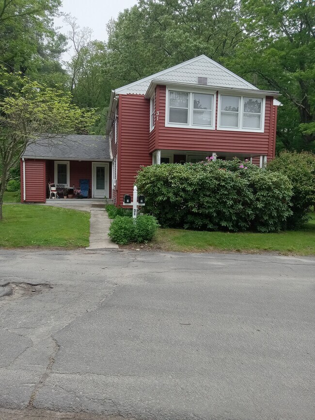 31 Farrell Rd, Unit 2nd Floor in Waterbury, CT - Building Photo - Building Photo