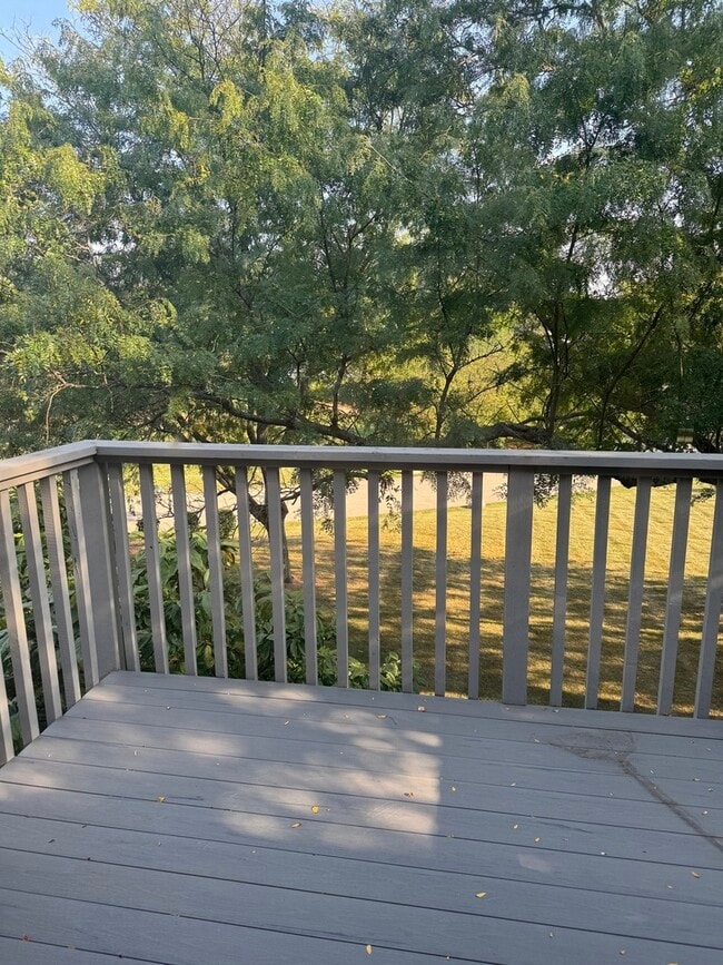 827 Shoreline Rd in Lake Barrington, IL - Building Photo - Building Photo