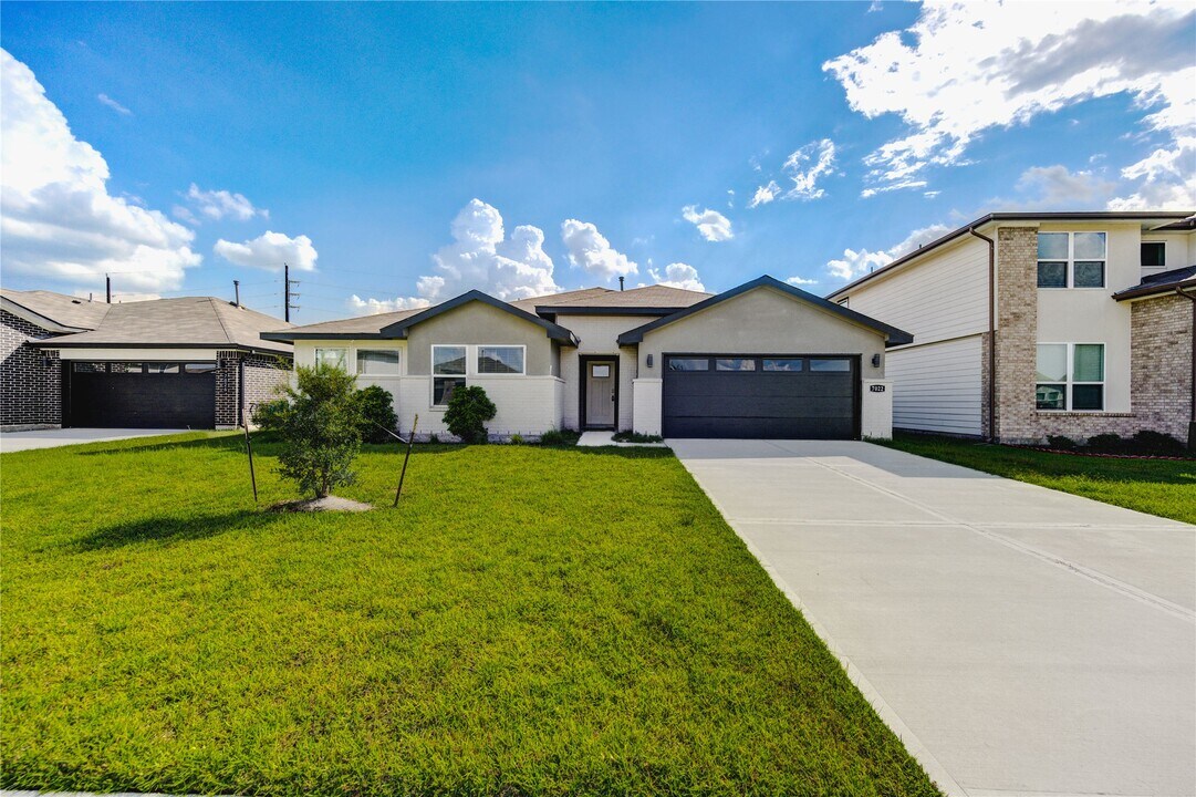 1826 Sandy Trail Ln in Rosenberg, TX - Foto de edificio