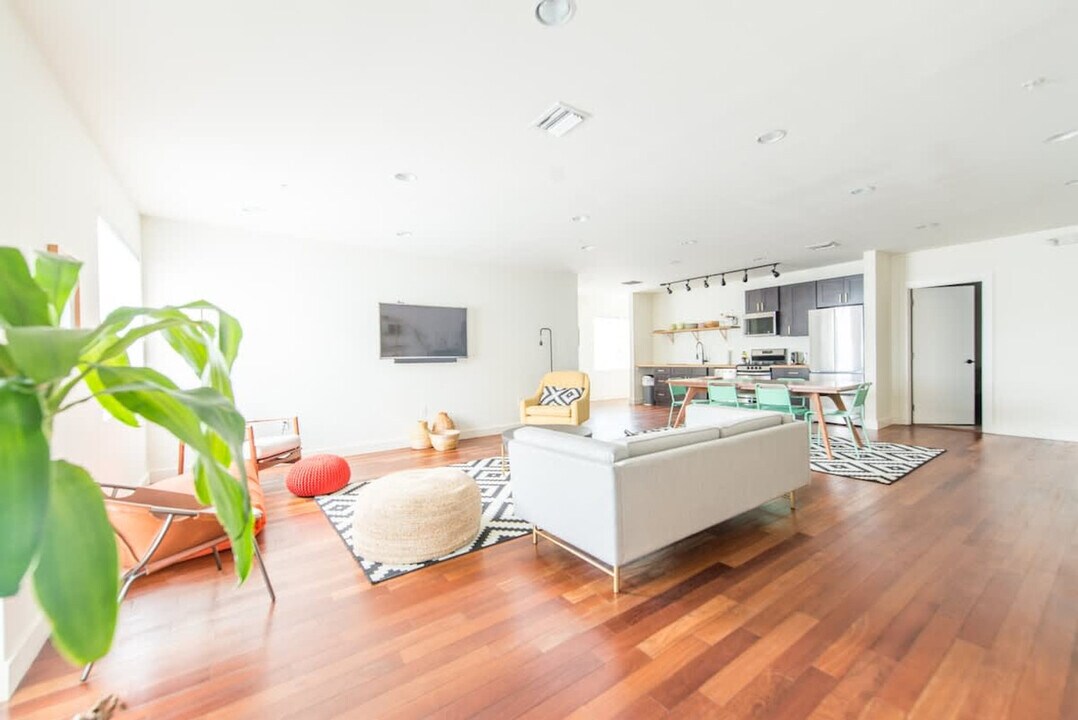 747 4th St in Miami Beach, FL - Building Photo