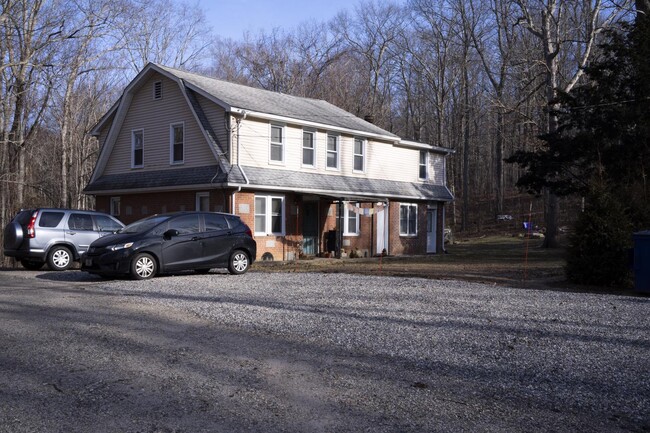 429 Tolland Turnpike, Unit 4 in Willington, CT - Foto de edificio - Building Photo