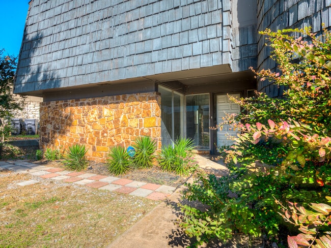 6409 Miles Ln in Oklahoma City, OK - Building Photo - Building Photo