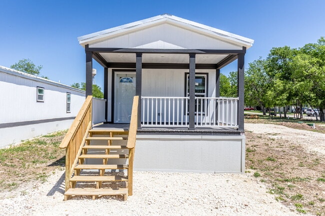 property at 193 Live Oaks St