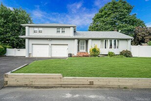 100 E 7th St in Deer Park, NY - Building Photo