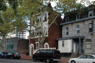 207-209 S 42nd St in Philadelphia, PA - Building Photo - Building Photo