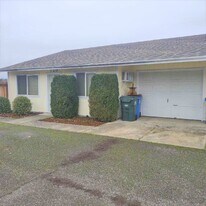 120 Sunny Ln in Sutherlin, OR - Building Photo