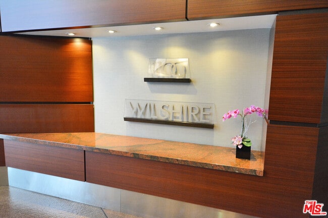 1100 Wilshire Blvd in Los Angeles, CA - Foto de edificio - Building Photo