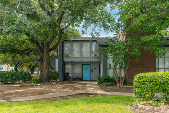 Southwind in Dallas, TX - Building Photo - Building Photo
