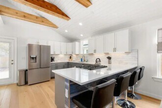 2319 Santa Rita St in Austin, TX - Building Photo - Building Photo