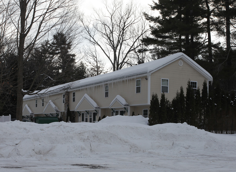 15 Philips St in Lake George, NY - Foto de edificio