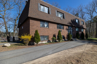 Goffs in Manchester, NH - Foto de edificio - Building Photo