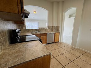 1637 Terra Vista Ln in Stockton, CA - Building Photo - Building Photo