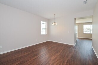 425 Chimney Rock Dr in Ruskin, FL - Building Photo - Building Photo