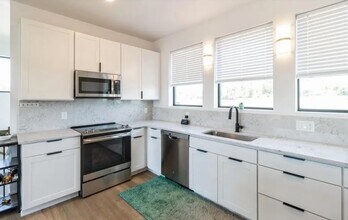 1393 Keosauqua Way in Des Moines, IA - Building Photo - Building Photo