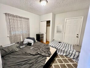 227 Everett St, Unit 4 in Boston, MA - Foto de edificio - Building Photo