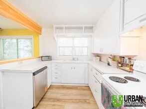 11823 W Hunt Rd in Cheney, WA - Building Photo - Building Photo