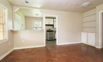 5137 Chennault Rd in Houston, TX - Building Photo - Building Photo