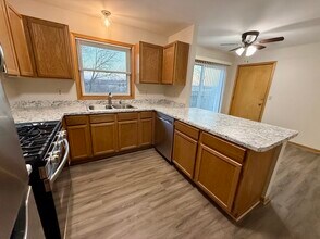 2042 Cliff Alex Ct S, Unit 3 in Waukesha, WI - Building Photo - Building Photo