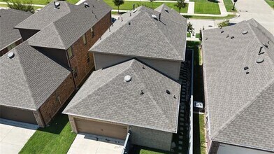 6033 Dandelion Dr in Aubrey, TX - Building Photo - Building Photo