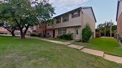 57 W Townhouse Ln in Grand Prairie, TX - Building Photo - Building Photo