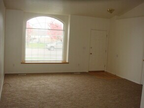 1029 N Maple Creek Ave in Meridian, ID - Building Photo - Building Photo