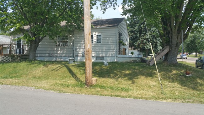 Duplex in Columbus, OH - Building Photo - Building Photo