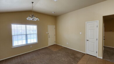 6535 93rd St in Lubbock, TX - Foto de edificio - Building Photo