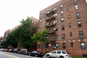 3415 Parsons Apartments in Flushing, NY - Building Photo - Building Photo