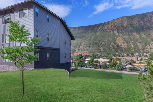 Altitude Apartments in Glenwood Springs, CO - Building Photo - Building Photo