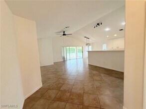 7532 Cameron Cir in Ft. Myers, FL - Building Photo - Building Photo